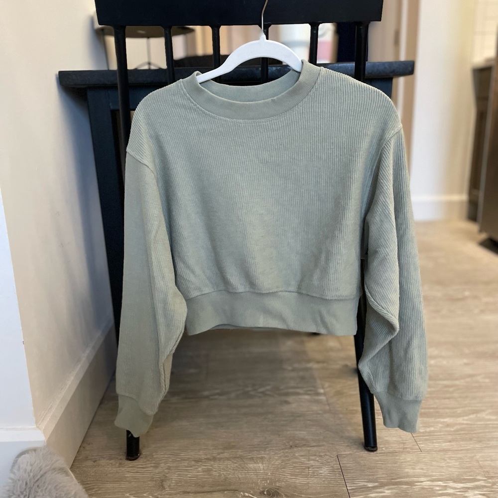 Forever 21 cropped crewneck sweatshirt